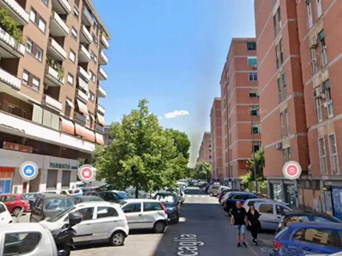 Appartamento bilocale in vendita in Via Pescaglia, Roma