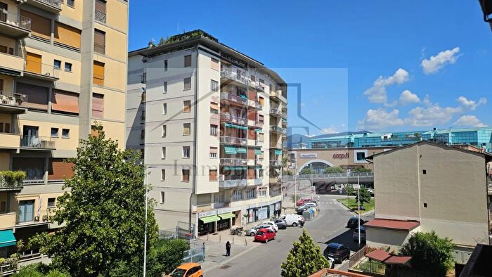 Appartamento con 6 locali in vendita in Via Villa Demidoff, Firenze