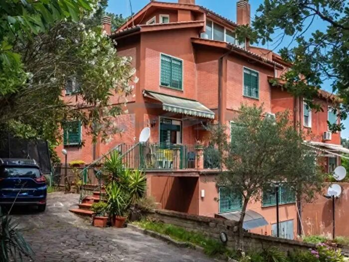 Casa con 6 locali in vendita in Via di Santa Lucia, Morlupo