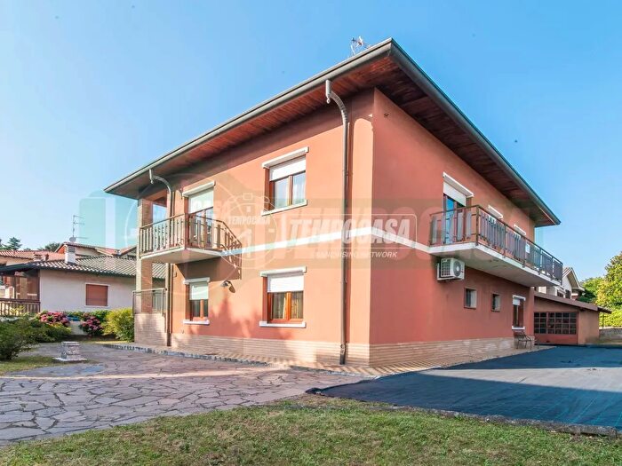 Casa con 6 locali in vendita in Venegono Inferiore