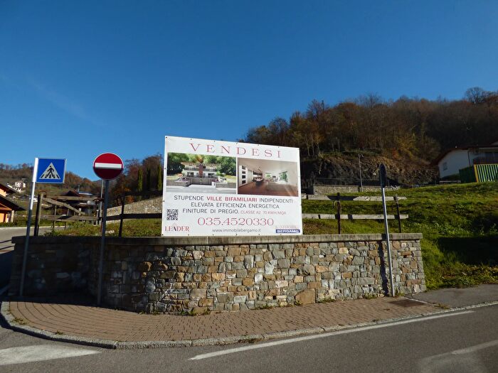 Casa quadrilocale in vendita in Via Gioachino Rossini, SantOmobono Terme