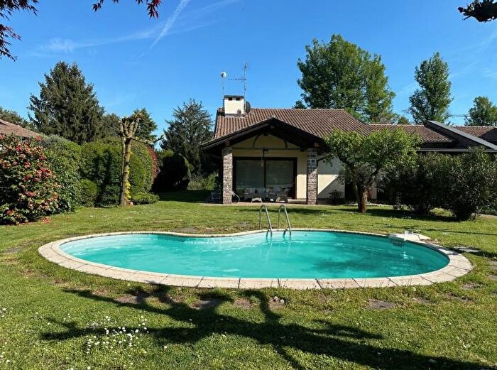 Casa con 5 locali in vendita in Malnate Va Italia, Malnate