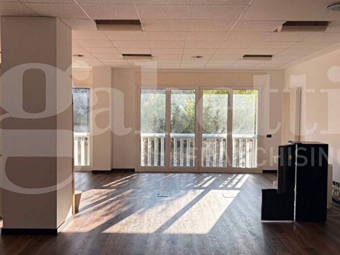 Appartamento in affitto in via Carlo Cattaneo, Centro, Lecco