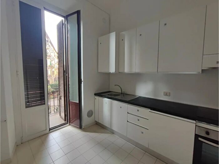 Appartamento con 5 locali in affitto in Piazza Giuseppe Grandi, Milano