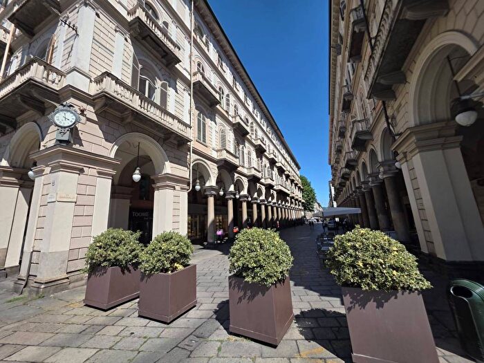 Appartamento trilocale in affitto in Via Carlo Boucheron, Cittadella, Torino
