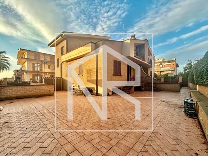 Casa quadrilocale in vendita in Via Cannaroli, Roma