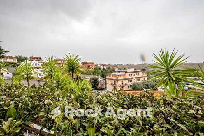 Appartamento trilocale in vendita in Via Giorgio Bo, Roma