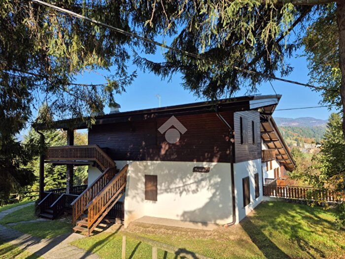 Appartamento trilocale in vendita in Via Divisione Julia, Gallio