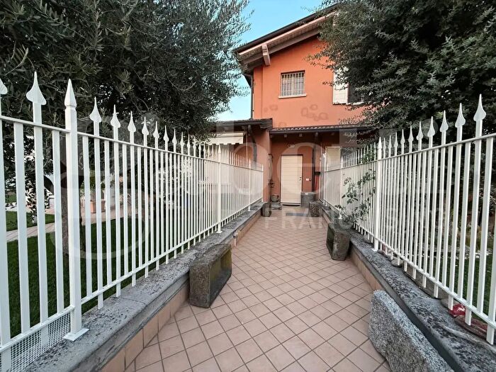 Appartamento trilocale in vendita in Via Don Bonfadini, Castrezzato