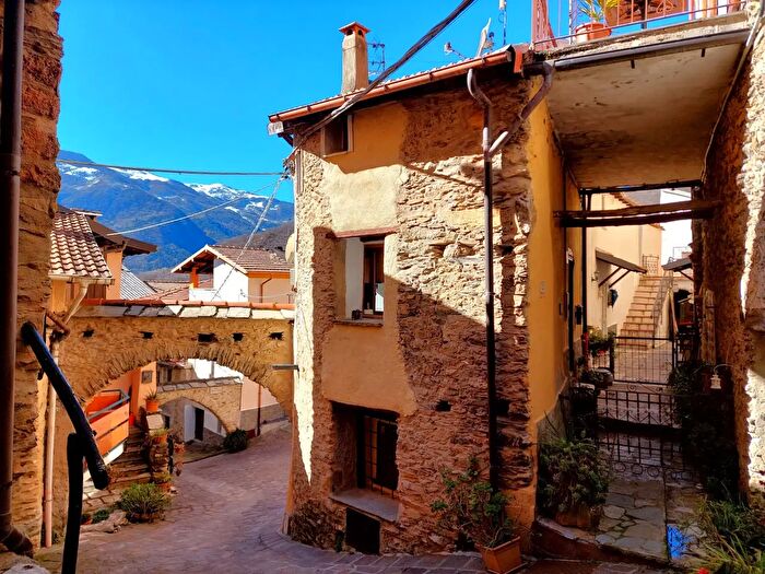 Casa bilocale in vendita in Via alla Chiesa, Pornassio