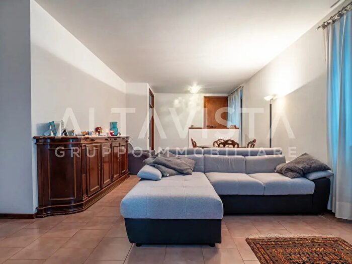 Appartamento trilocale in vendita in Via Santuario, Rezzato