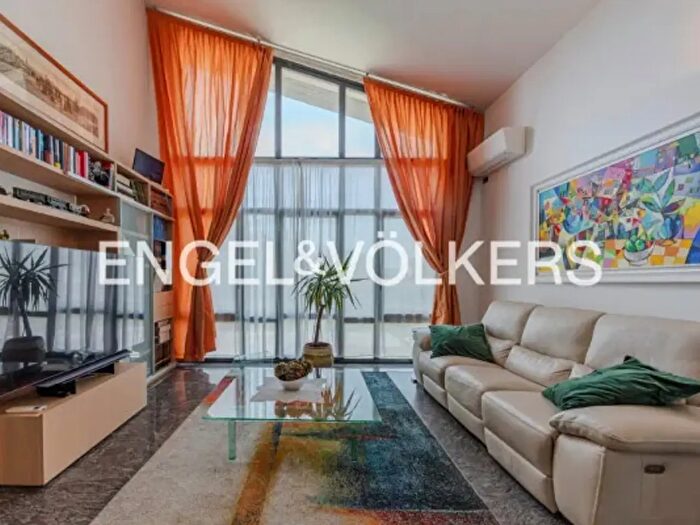Casa con 6 locali in vendita in Via Salvo d'Acquisto, Villafranca Di Verona
