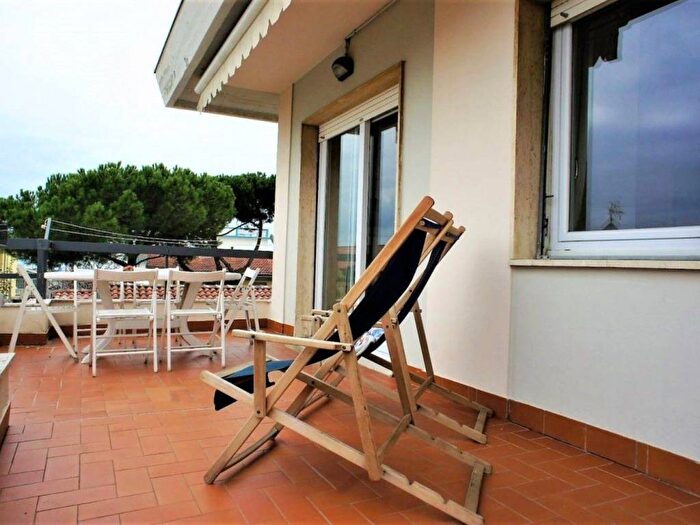 Casa con 6 locali in affitto in Marina di Massa Centro, Massa