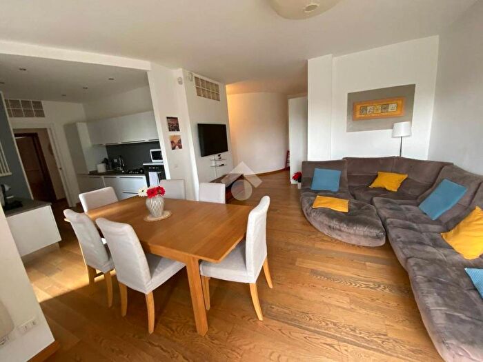 Appartamento trilocale in affitto in VIA ANGELO FUMAGALLI, Navigli Darsena, Milano