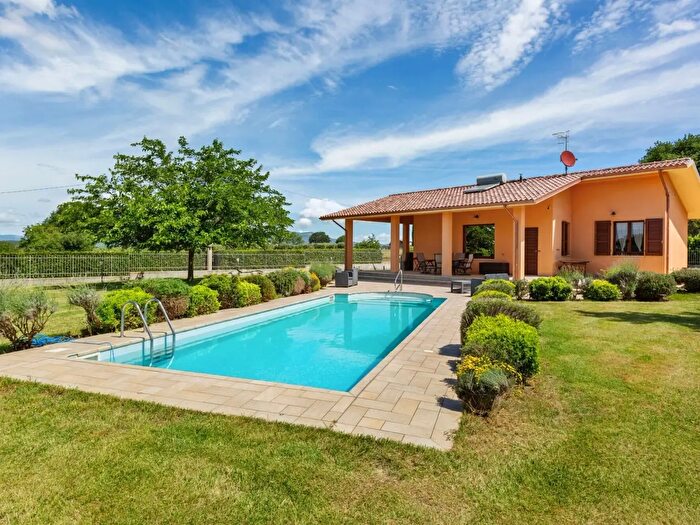 Casa con 6 locali in vendita in Pitigliano