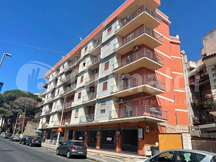 Appartamento trilocale in affitto in Via Antonello da Messina, Centro, Villafranca Tirrena