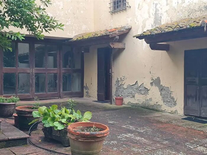 Casa con 16 locali in vendita in Rignano Sull'Arno