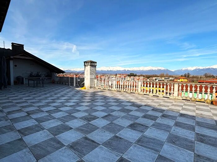 Casa con 11 locali in vendita in Via Medico Rezza, Vische