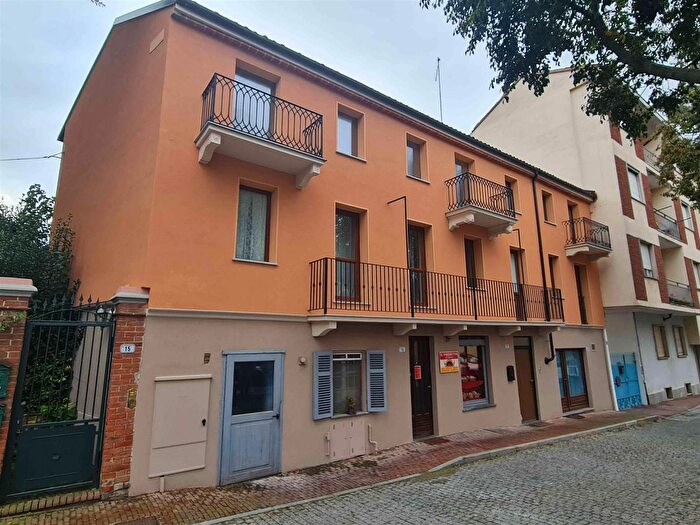 Appartamento con 6 locali in vendita in Piazza Tommaso Villa Valfenera At Italy, Valfenera