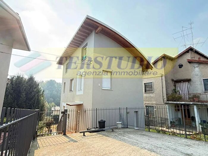 Casa quadrilocale in vendita in Via Matteotti, Almenno San Salvatore