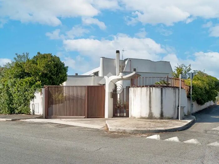 Casa con 7 locali in vendita in Via dei Gerani, Civitavecchia