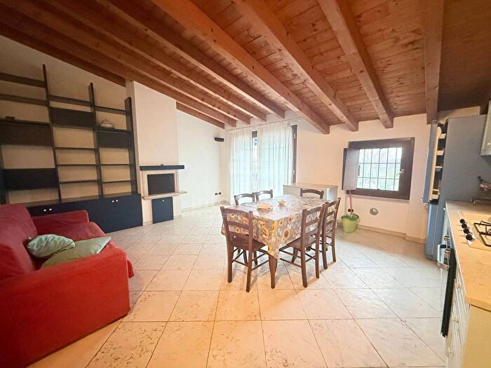 Casa bilocale in affitto in Via della Volta, Brescia Due, Brescia