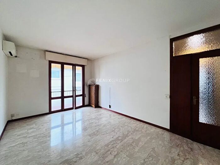 Appartamento trilocale in vendita in Via Castelfranco, Padova