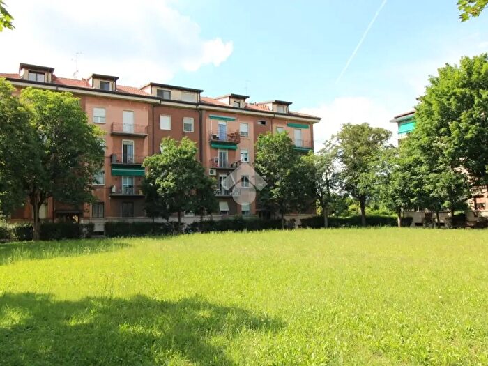Appartamento quadrilocale in vendita in Via Francesco Baracca, Arcore