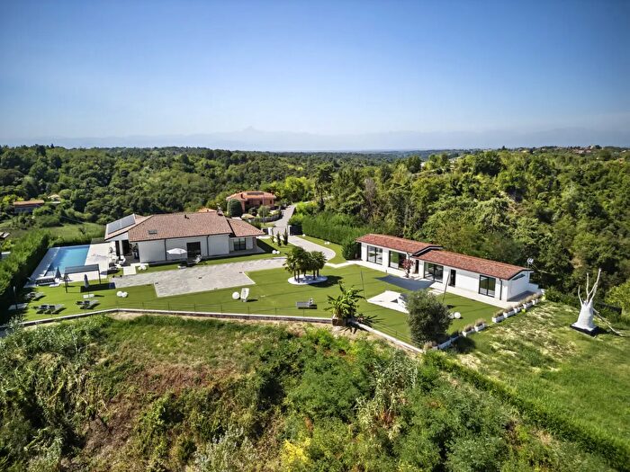 Casa con 11 locali in vendita in Loc Villa Superiore, Monteu Roero