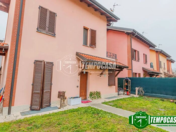 Casa trilocale in vendita in Via Circonvallazione, Motta Visconti