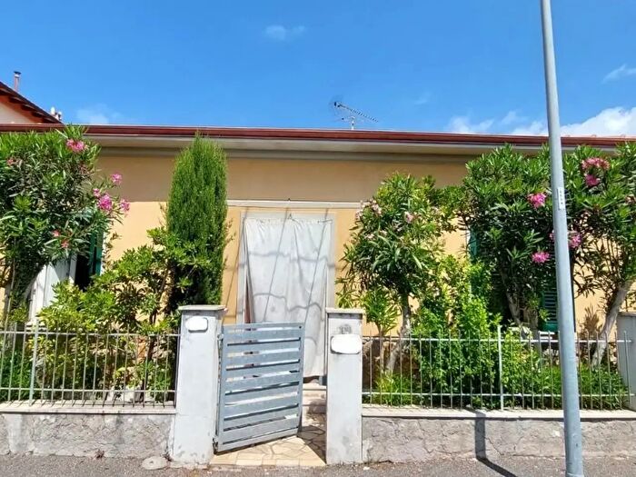 Casa con 5 locali in vendita in Rosignano Marittimo
