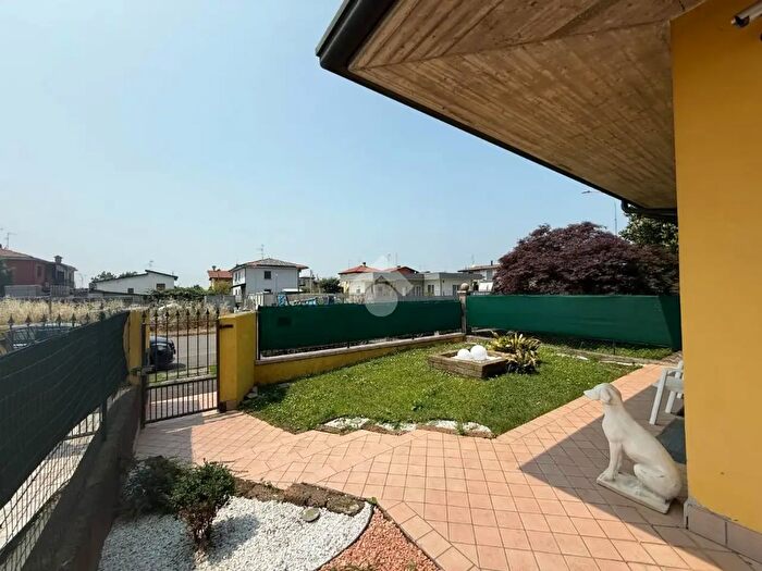 Casa trilocale in vendita in Via Don Vittorio Basini, Rovato