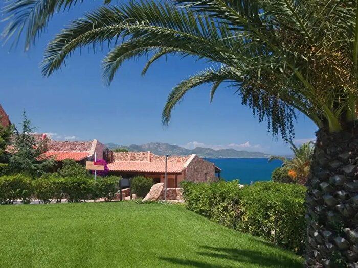 Appartamento trilocale in vendita in Capo Ceraso, Olbia