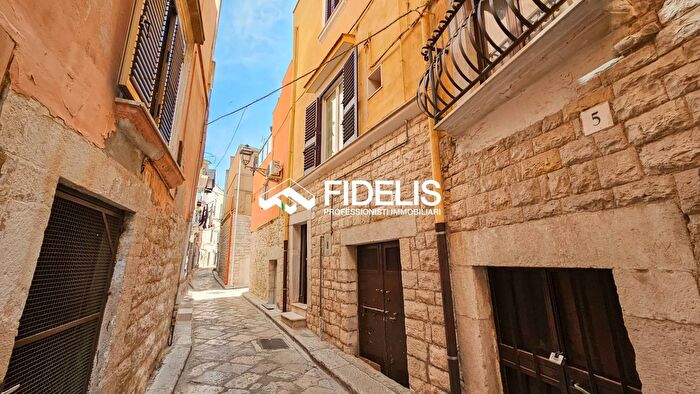 Casa trilocale in vendita in Vicolo ° di Via Porta Santa, Andria
