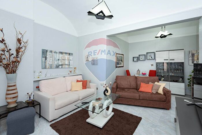 Appartamento trilocale in vendita in Via Naumachia, Catania