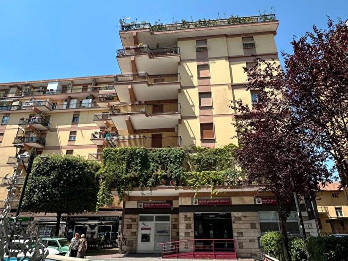 Appartamento trilocale in affitto in Piazza Piero Gobetti, Centro, Colleferro