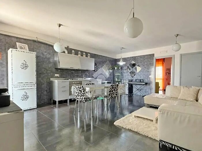 Appartamento trilocale in vendita in Via Manfredonia, Foggia