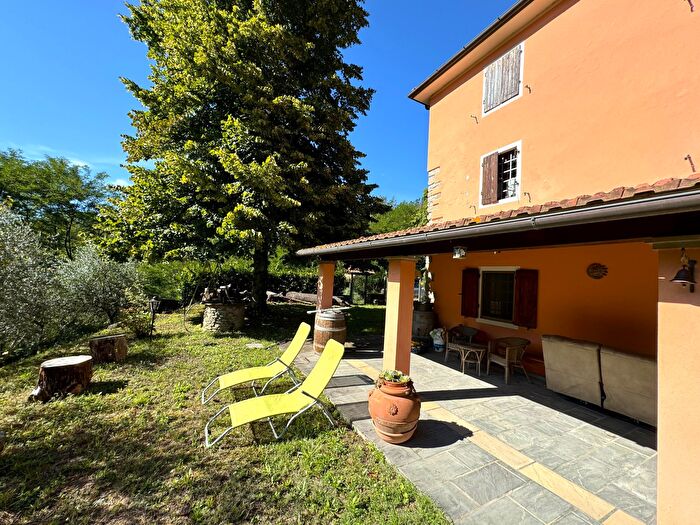 Casa con 6 locali in vendita in Strada Vicinale di Gavigno, Cantagallo