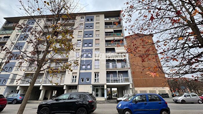 Appartamento con 5 locali in vendita in Via Rodolfo Morandi, Torino