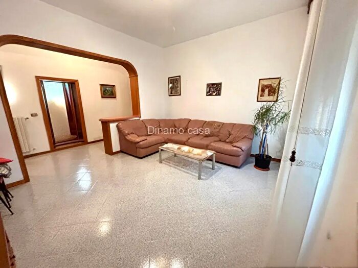 Appartamento trilocale in vendita in Via Ciliani, Prato