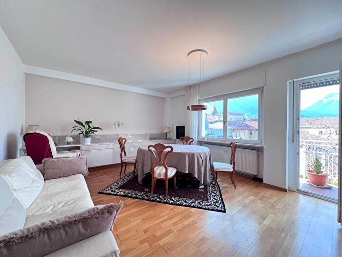 Appartamento con 6 locali in affitto in Via Portici, Centro, Merano