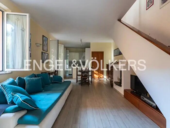 Casa con 6 locali in vendita in Via Sant'Erasmo, Loano