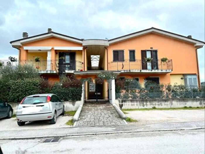 Appartamento con 6 locali in vendita in Via Picena, San Ginesio