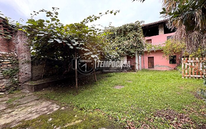 Casa con 7 locali in vendita in Via Moncrivello, Maglione