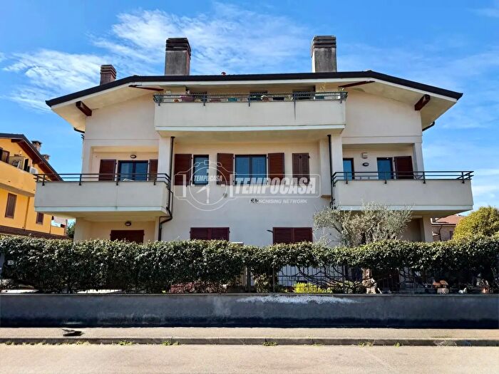 Appartamento trilocale in vendita in Via delle Orchidee, Parabiago