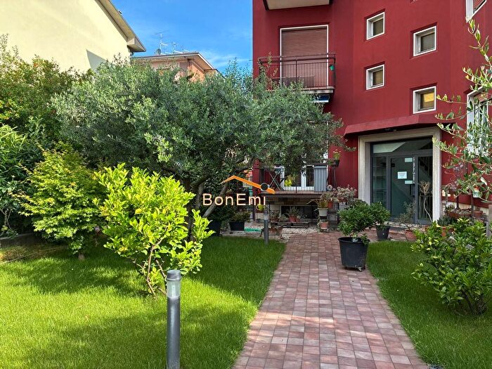 Appartamento quadrilocale in affitto in Via Polesella, Borgo Roma, Verona