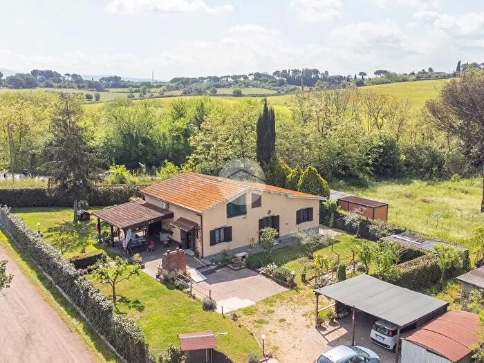 Casa con 6 locali in vendita in Via di Tor Carbone, Roma