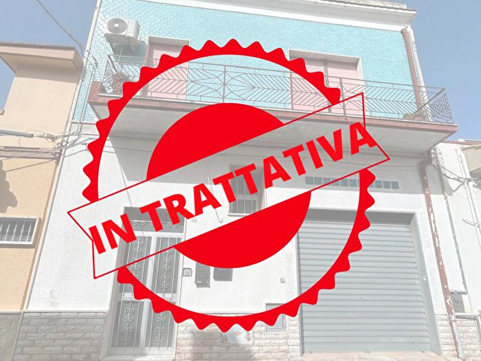 Appartamento con 6 locali in vendita in Via Cesare Battisti, Pulsano