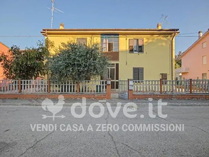 Appartamento trilocale in vendita in Via della Pace, Bondeno