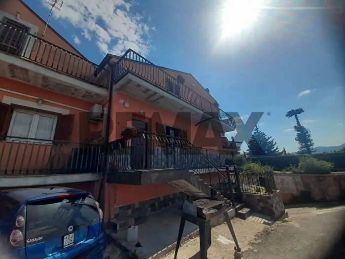 Appartamento trilocale in vendita in Via Velletri, Artena
